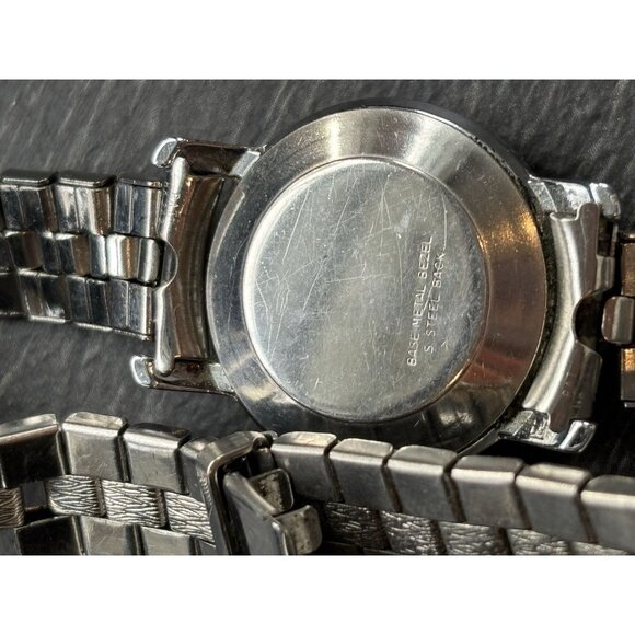 VTG Timex mechanical w/ a stainless mesh bracelet a white dial w/Arabic numerals main image 4